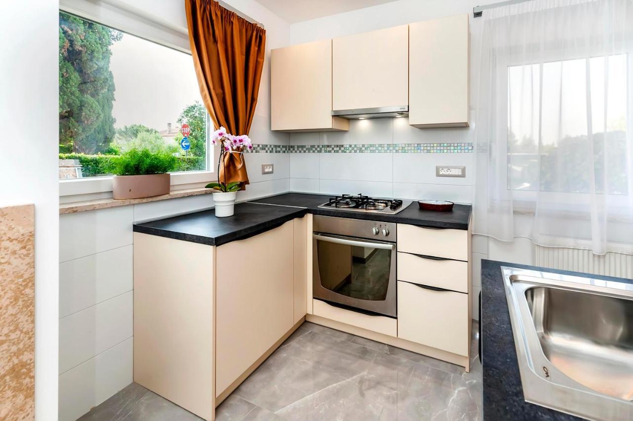 Apartments El Corsaro Ровин Екстериор снимка