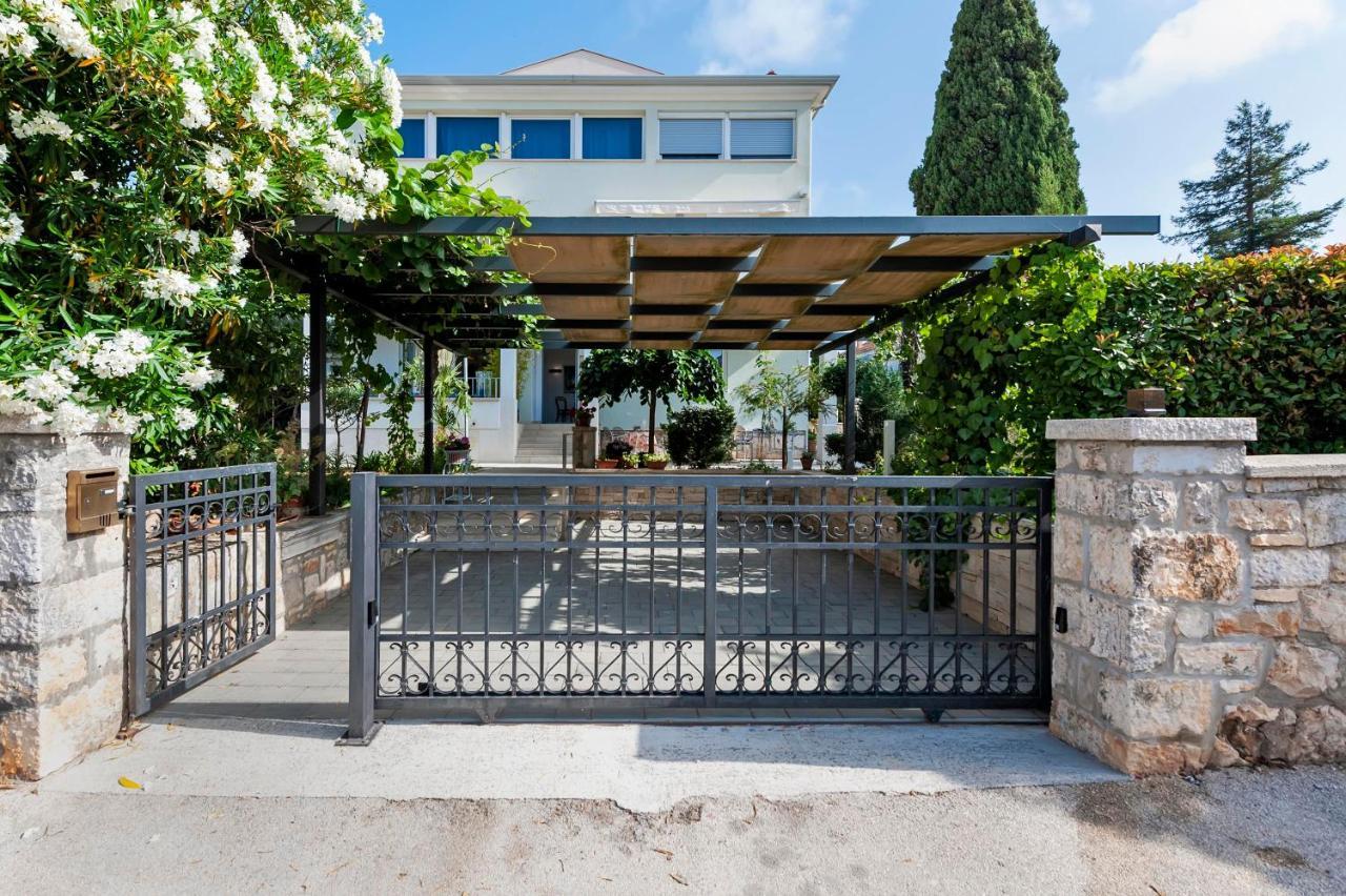 Apartments El Corsaro Ровин Екстериор снимка